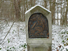 7. Fußfall nach der Neugestaltung von Stadtpfarrer W. Johannes Kowal im Winter (Foto: Karl-Franz Thiede)